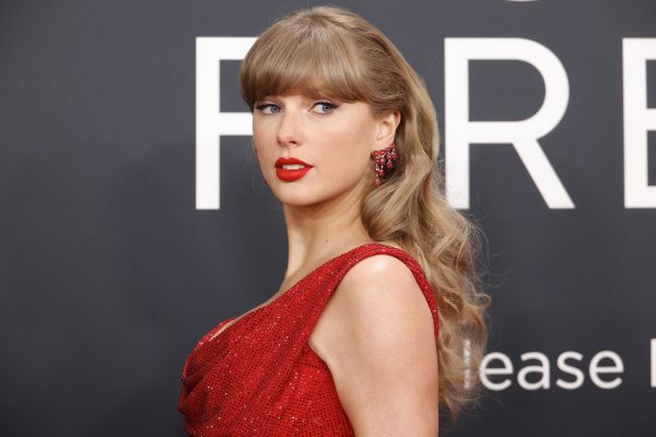 Taylor Swift becomes the internet troll she loathes